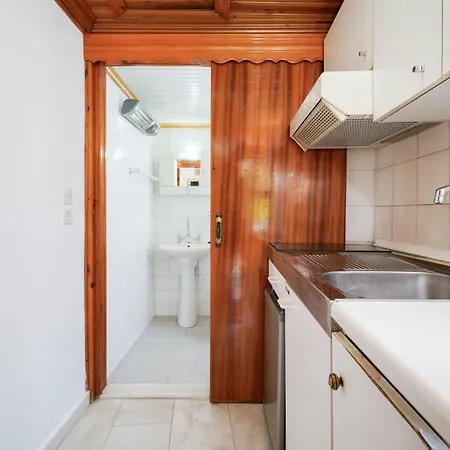 Plane Tree Apartment *